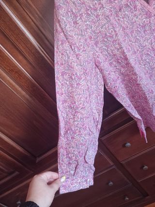 Blusa rosa e viola a fiori