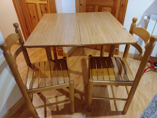 Mesa madera + 2 sillas