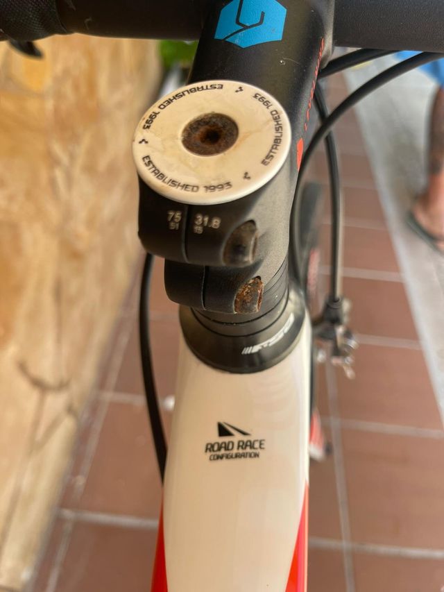 Bicicleta carretera CUBE AGREE