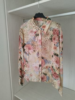 Camisa floral beige y rosa