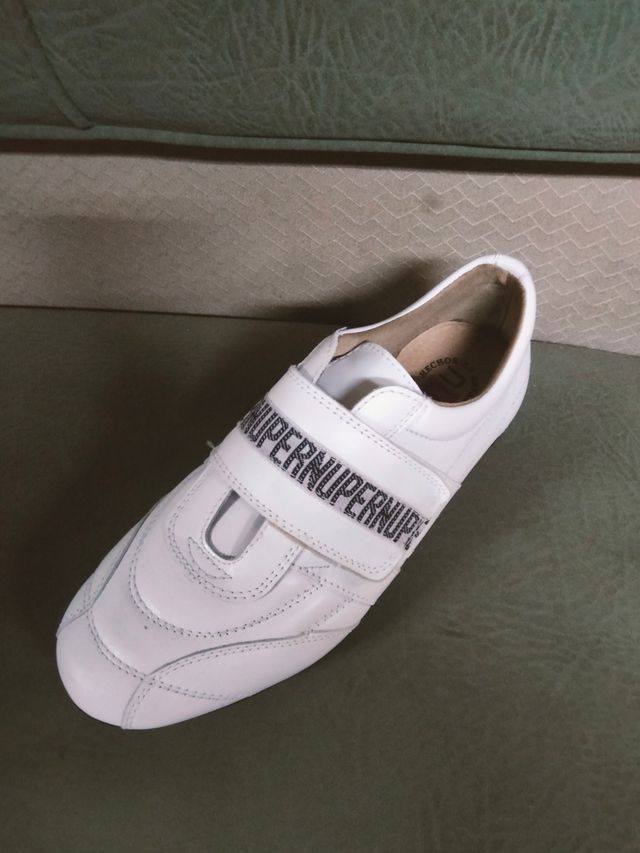 Zapato deportivo blanco velcro hombre