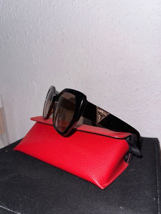 Gafas sol Guess - negras y marrones