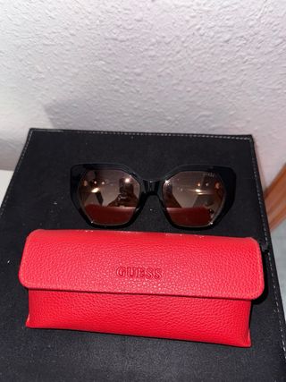 Gafas sol Guess - negras y marrones