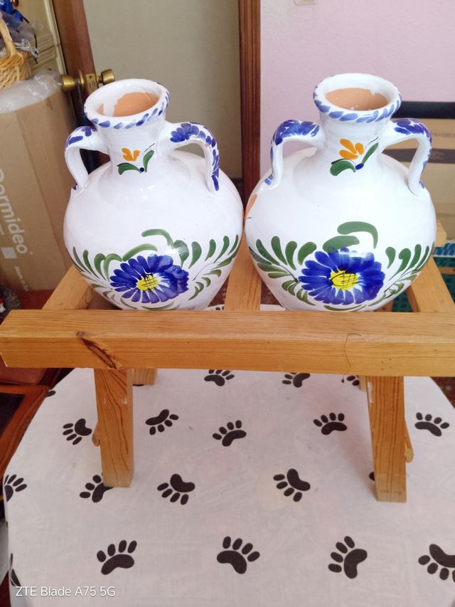 Cántaros antiguos (2) con soporte