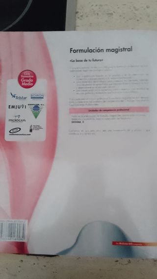 Libros 2º grado medio de Farmacia y Parafarmacia