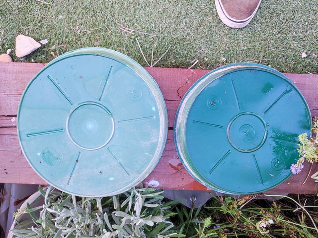 2 Platos para macetas - 22cm & 24cm