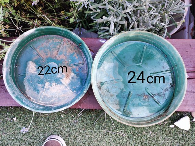 2 Platos para macetas - 22cm & 24cm