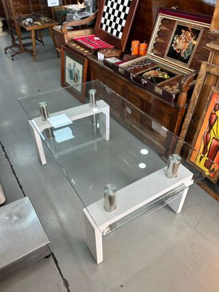 Mesa de centro de cristal y metal