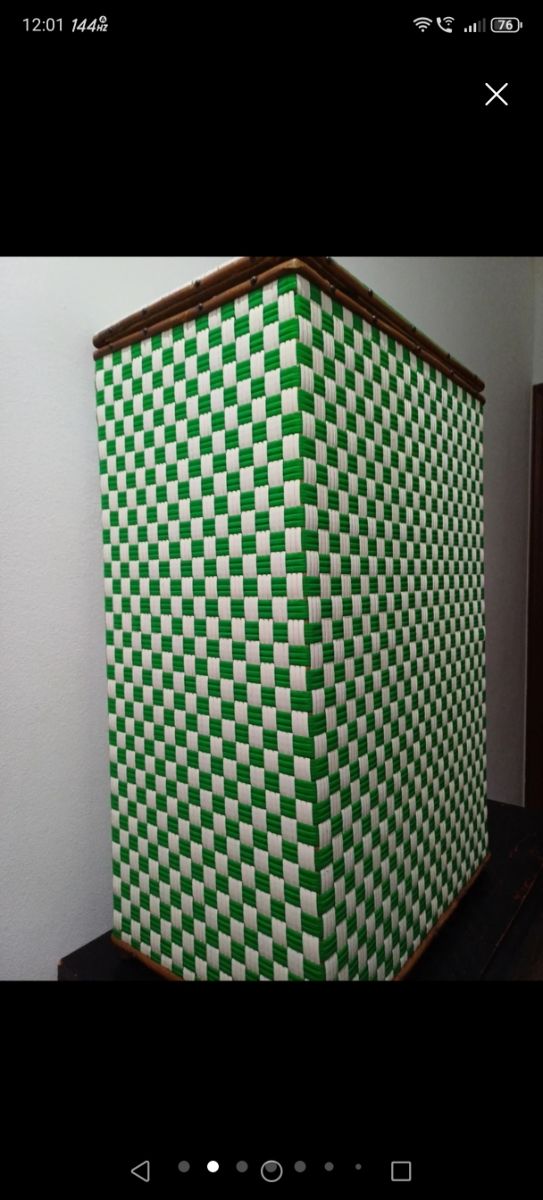 Cesto mimbre verde y blanco