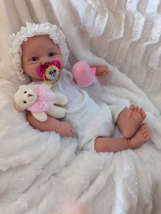 Muñeca Reborn de silicona pesa 3 kilos 