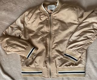 Cazadora bomber Stradivarius beige - M
