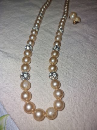 Collana perle beige e cristalli