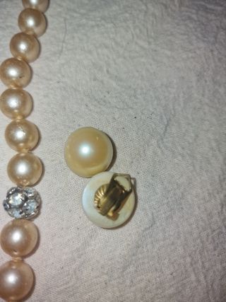 Collana perle beige e cristalli