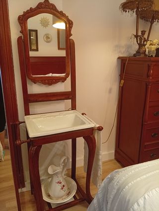 Antico mobile lavabo in legno