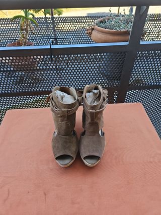 Sandali zeppa marrone