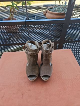 Sandali zeppa marrone