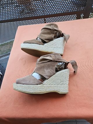 Sandali zeppa marrone