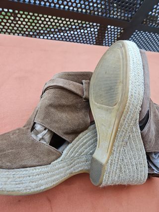 Sandali zeppa marrone