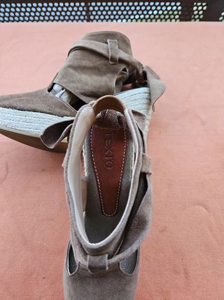 Sandali zeppa marrone