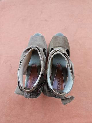 Sandali zeppa marrone