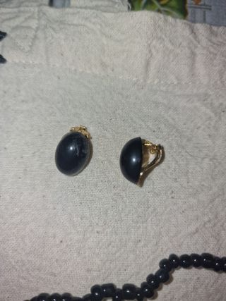 Collana e bracciali neri