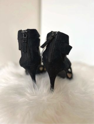 Sandalias negras tacón aguja