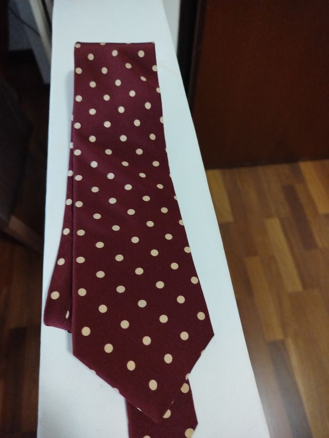 24 cravatte + 4 papillon + astuccio