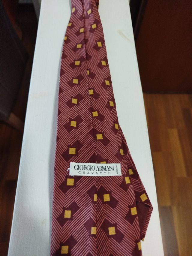 24 cravatte + 4 papillon + astuccio