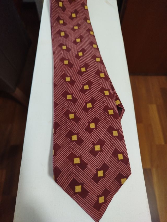 24 cravatte + 4 papillon + astuccio