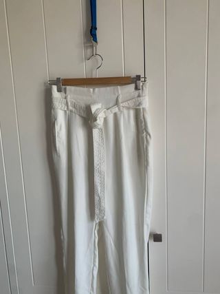 Pantalón blanco cinturon
