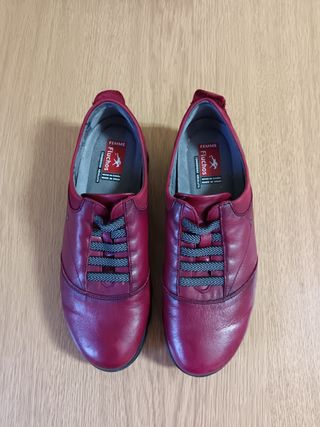 ZAPATOS Y MOCHILA.