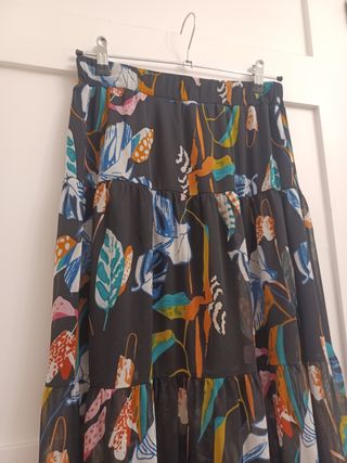 Falda larga estampada. Marca mbyM