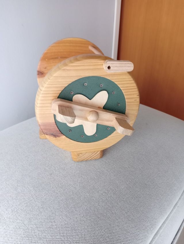 Portarrollos madera estilo carrete pesca