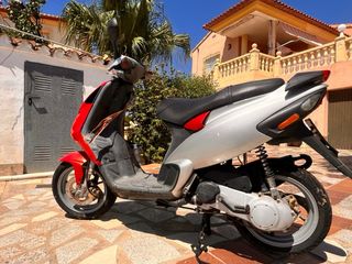 Piaggio NGR MC3: Motocicleta de 49 cc