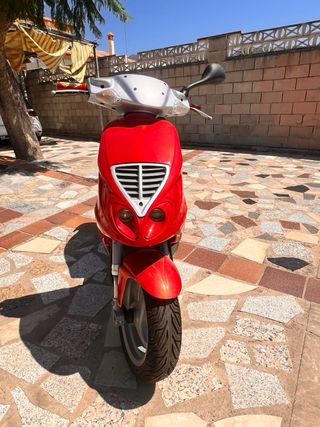 Piaggio NGR MC3: Motocicleta de 49 cc