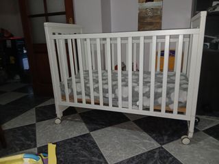 Cuna blanca con colchón