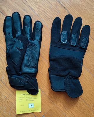 Guantes militares.