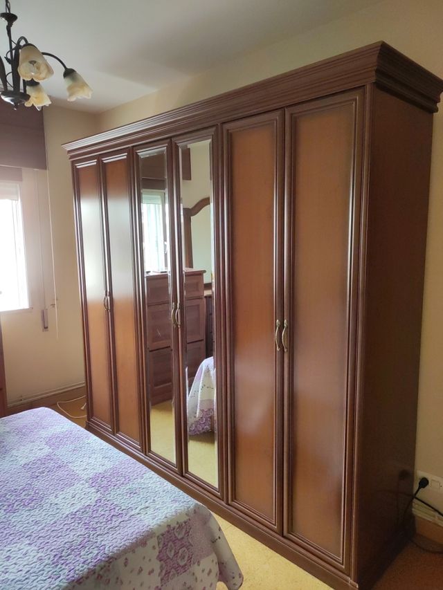 Dormitorio madera clásico