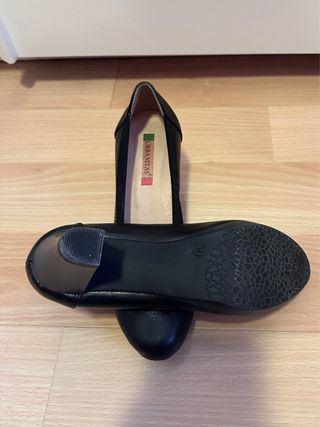 Zapatos tacón negros cómodos y elegantes