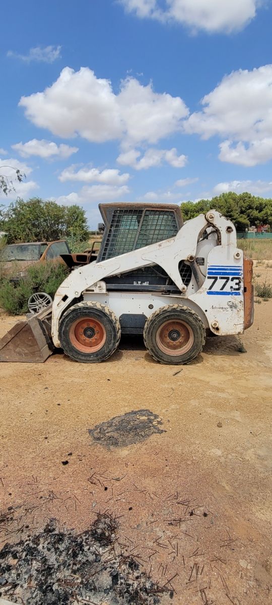 Minicargadora Bobcat 773