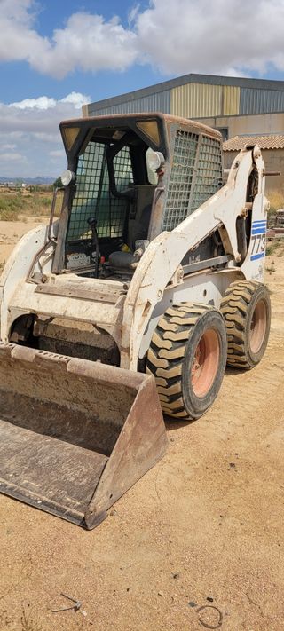 Minicargadora Bobcat 773