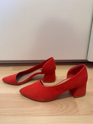 Zapatos tacón rojo con diseño elegante y cómodos