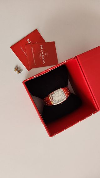 Reloj Nivada acero inoxidable.