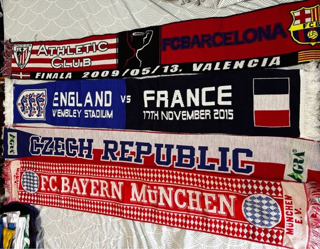 Sciarpe da calcio: Barça, Athletic, England, Rep.
