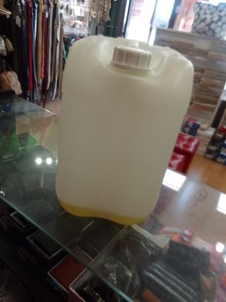 Garrafa de 20 litros de capacidad.