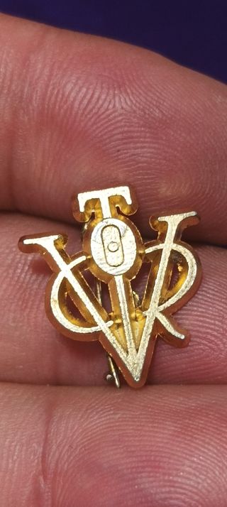 Pin Victoriano antiguo dorado