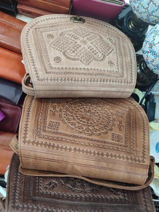 Bolsos cuero grabados 