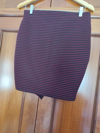 Mini Falda Rayas Rojegra
39 cm de cintura 