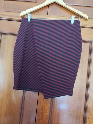 Mini Falda Rayas Rojegra
39 cm de cintura 