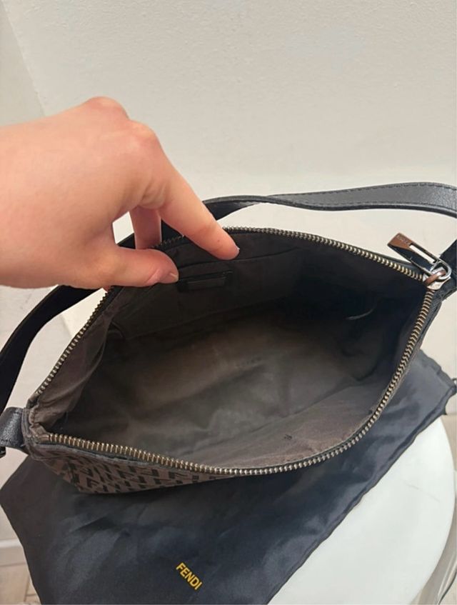 Borsa Fendi modello Baguette zucca marrone e nero